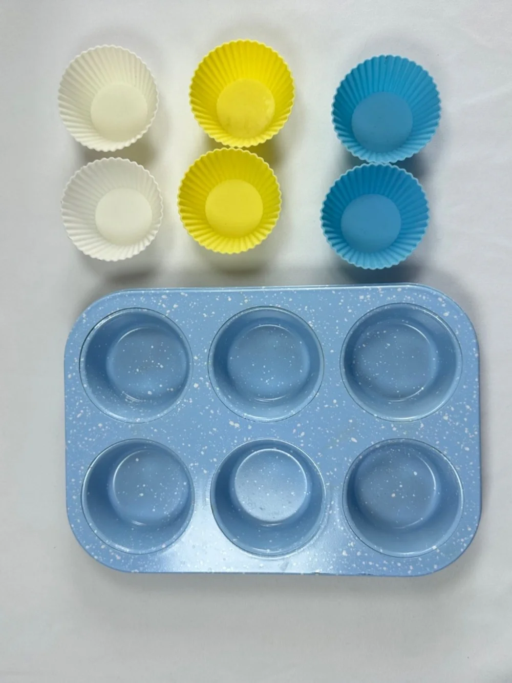Speckled Blue Cupcake Pan  Removable Silicone Cups  Blue, Yellow, White 6 Cups